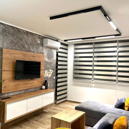 Apartman Lux-Besplatno Koriscenje Zasebne Garaze Sremska Mitrovica Extérieur photo