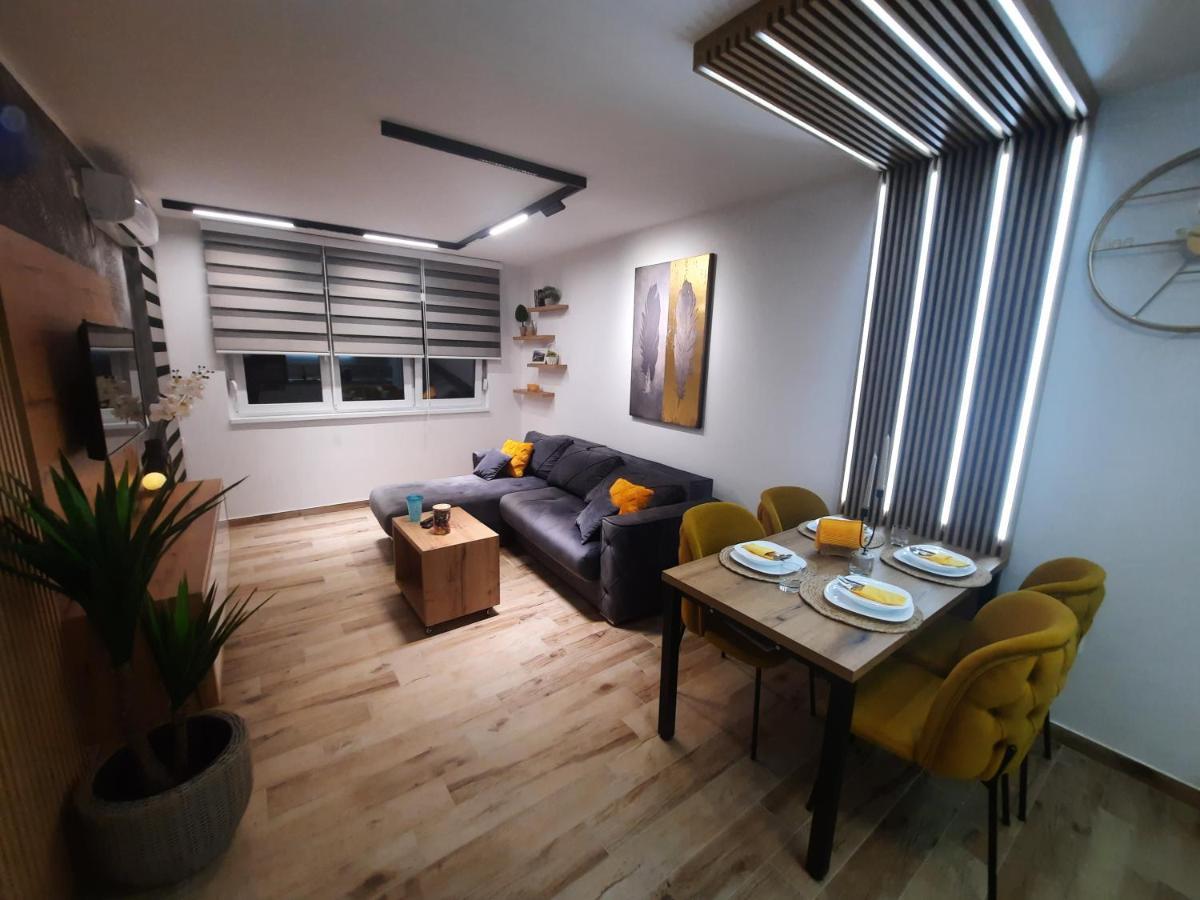 Apartman Lux-Besplatno Koriscenje Zasebne Garaze Sremska Mitrovica Extérieur photo