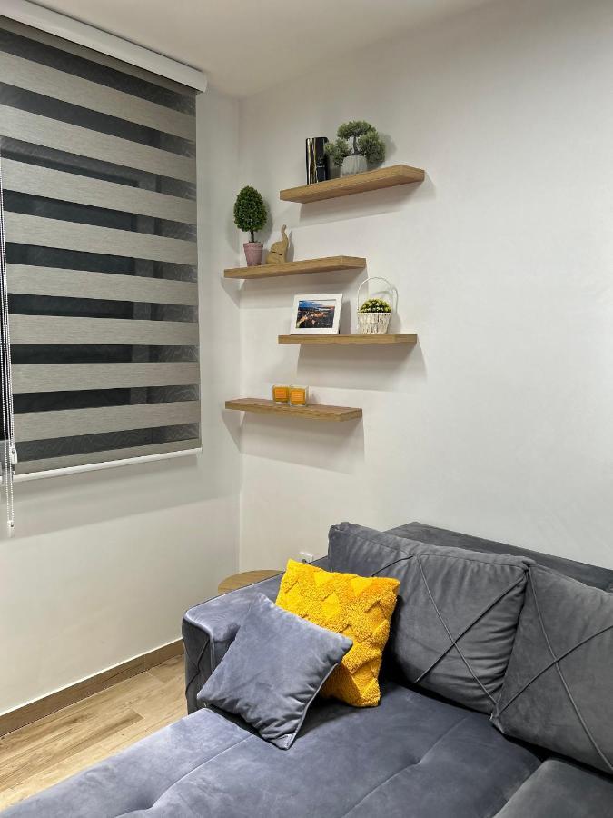 Apartman Lux-Besplatno Koriscenje Zasebne Garaze Sremska Mitrovica Extérieur photo