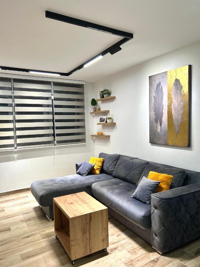 Apartman Lux-Besplatno Koriscenje Zasebne Garaze Sremska Mitrovica Extérieur photo