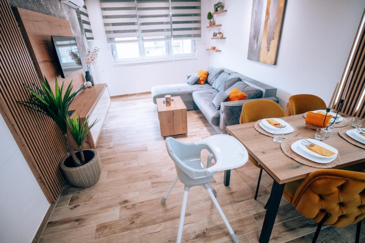 Apartman Lux-Besplatno Koriscenje Zasebne Garaze Sremska Mitrovica Extérieur photo