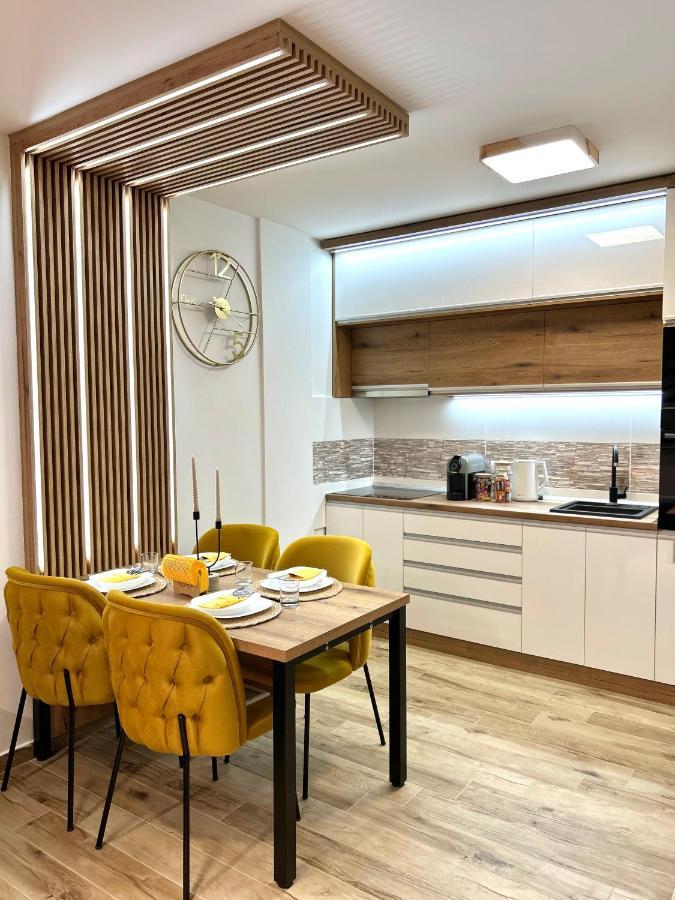 Apartman Lux-Besplatno Koriscenje Zasebne Garaze Sremska Mitrovica Extérieur photo