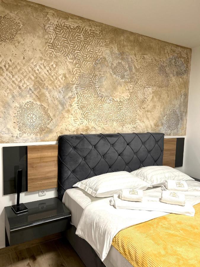 Apartman Lux-Besplatno Koriscenje Zasebne Garaze Sremska Mitrovica Extérieur photo