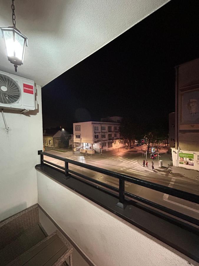 Apartman Lux-Besplatno Koriscenje Zasebne Garaze Sremska Mitrovica Extérieur photo