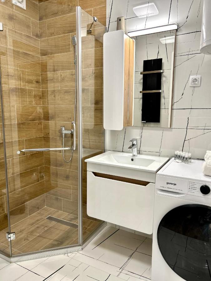 Apartman Lux-Besplatno Koriscenje Zasebne Garaze Sremska Mitrovica Extérieur photo