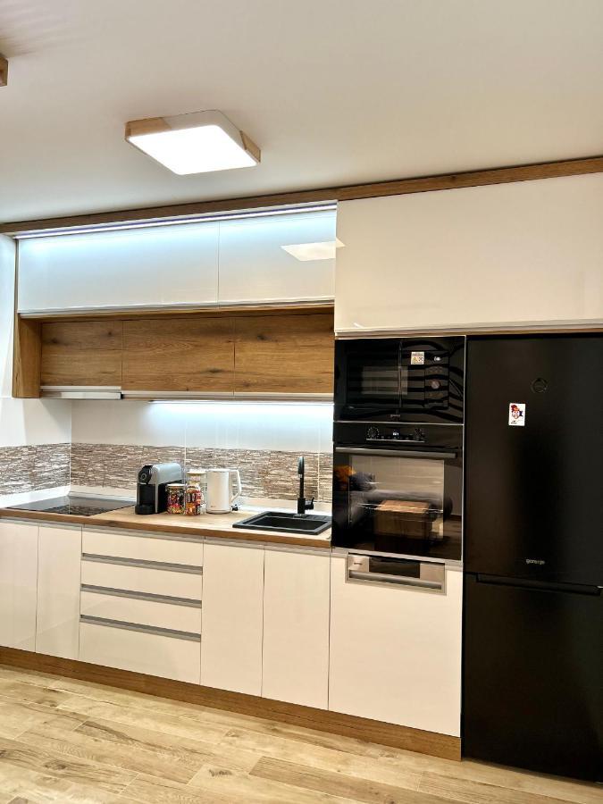 Apartman Lux-Besplatno Koriscenje Zasebne Garaze Sremska Mitrovica Extérieur photo