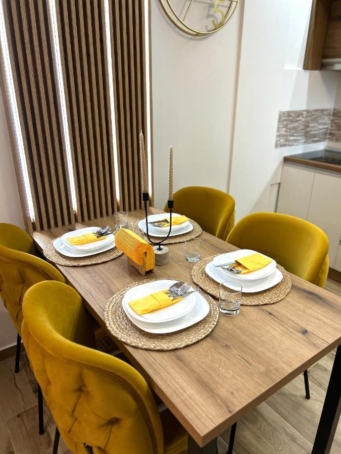 Apartman Lux-Besplatno Koriscenje Zasebne Garaze Sremska Mitrovica Extérieur photo