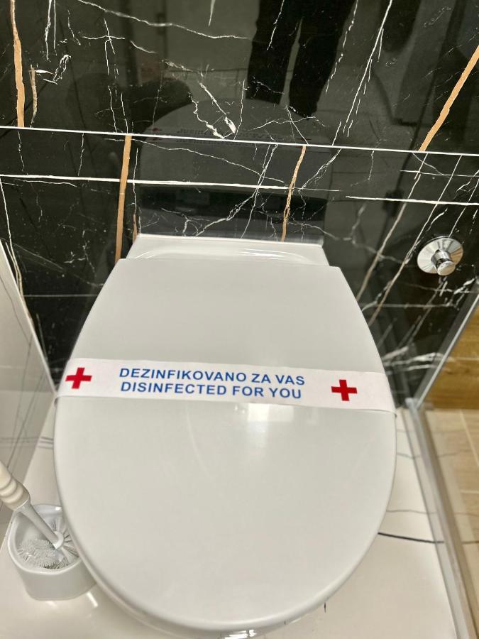 Apartman Lux-Besplatno Koriscenje Zasebne Garaze Sremska Mitrovica Extérieur photo