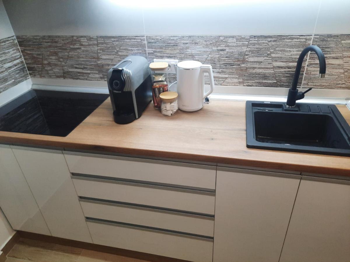 Apartman Lux-Besplatno Koriscenje Zasebne Garaze Sremska Mitrovica Extérieur photo