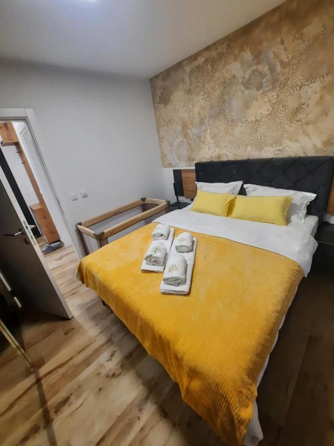 Apartman Lux-Besplatno Koriscenje Zasebne Garaze Sremska Mitrovica Extérieur photo
