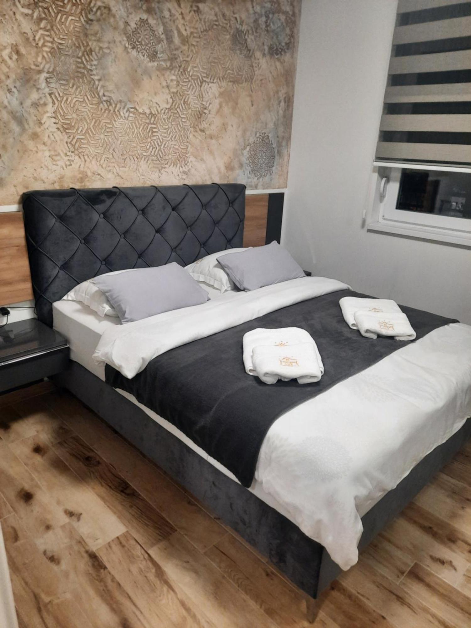 Apartman Lux-Besplatno Koriscenje Zasebne Garaze Sremska Mitrovica Extérieur photo